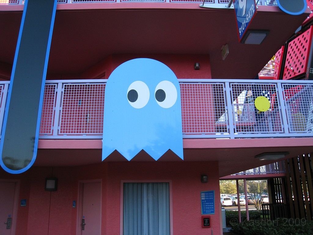 Disney 2010 D1 0585.jpg - January 9-11, 2010 Disney World Florida. Went to run the marathon. Saturday, fly down, check in, go to Expo to pick up packet, then to see Blue Man Group in the evening.